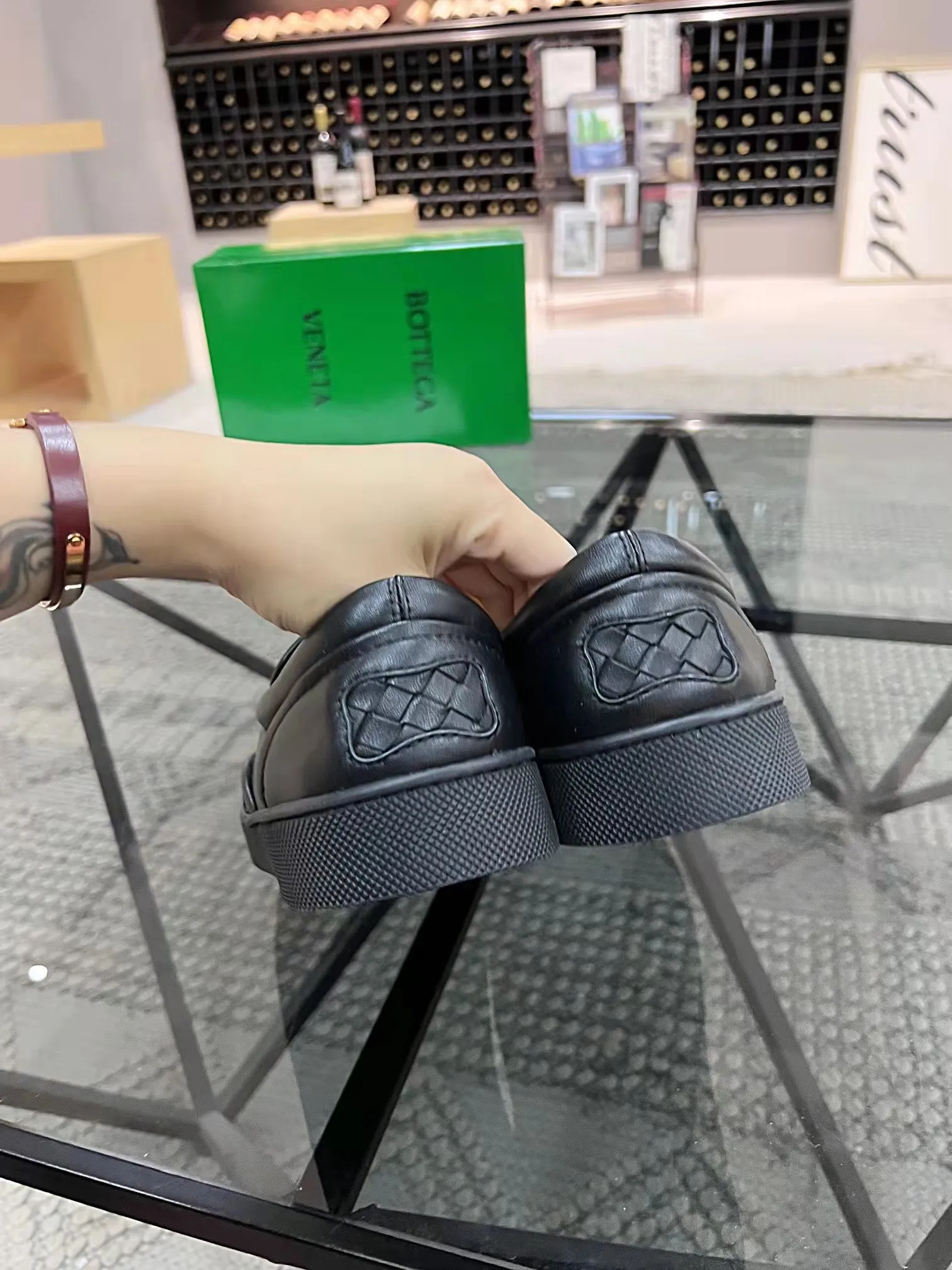 Men's men's shoes 💰420 [New style] 🎍🎍⚠️BOTTEGA VENETA) BV fashionable and casual classic, classic on sale ⬆️⬆️! (High quality) only better than genuine products from counters! Top handcrafted woven decoration [strong]💯💯 Breathable mesh lining plus mixed sheepskin and original latex feet! Genuine rubber anti-slip outsole! ! Super comfortable! Welcome to compare the authentic products at the counter! 38 to 44 (45 can be customized